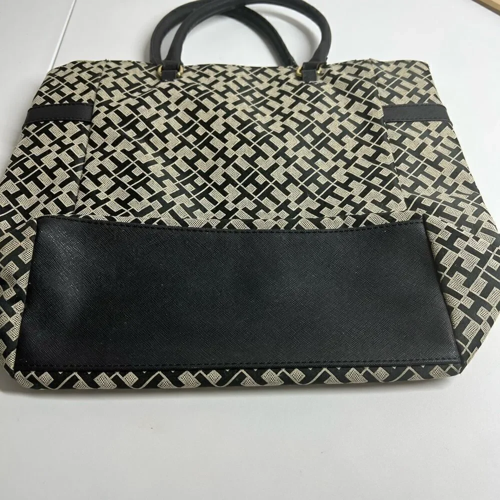 Tommy Hilfiger Black and Tan TH Logo Shoulder Bag/Purse